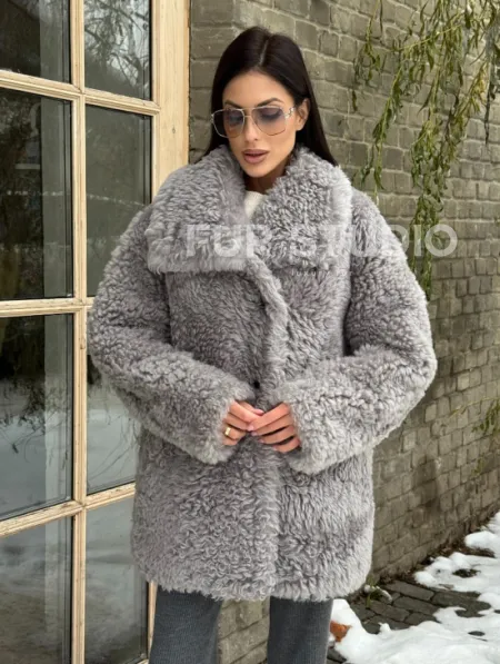 Короткая шубка - дублёнка из овчины - фото 8