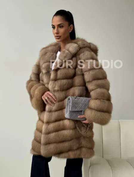 Шуба из куницы с капюшоном в цвете тор-тор - фото 8