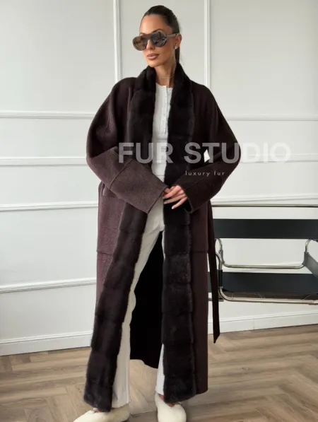Длинное демисезонное пальто с мехом норки - фото 4