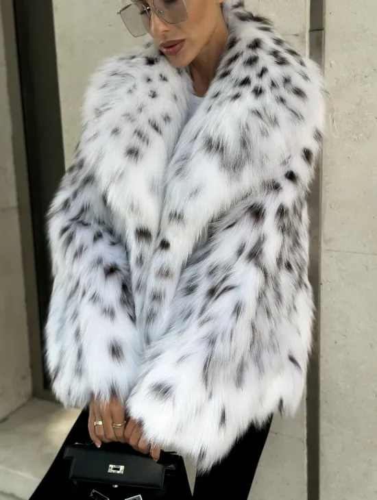 Шуба из меха лисы под рысь - цвет белый, PREMIUM COLLECTION - фото 1