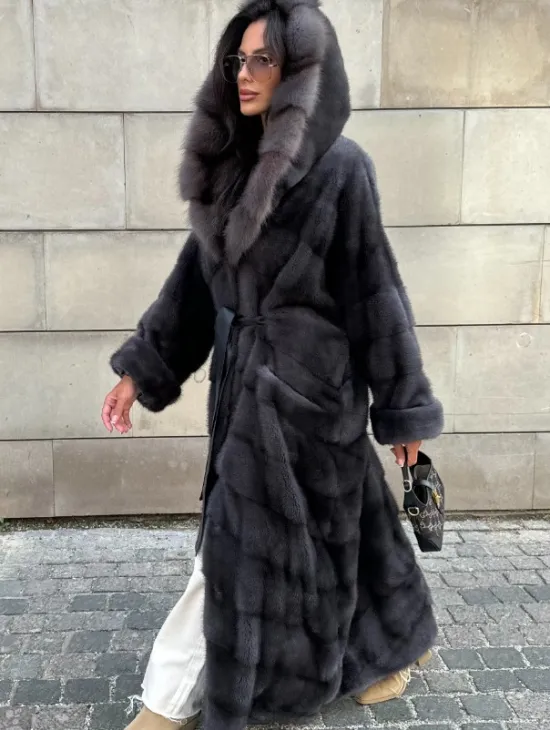 Длинная норковая шуба с капюшоном из меха куницы - цвет графит - фото 0