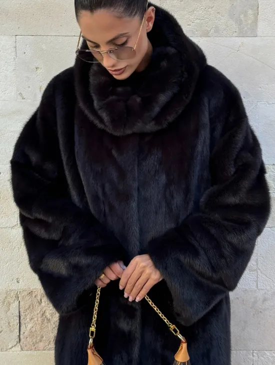 Шуба из аукционной норки с капюшоном роспуск - цвет уголь - фото 3