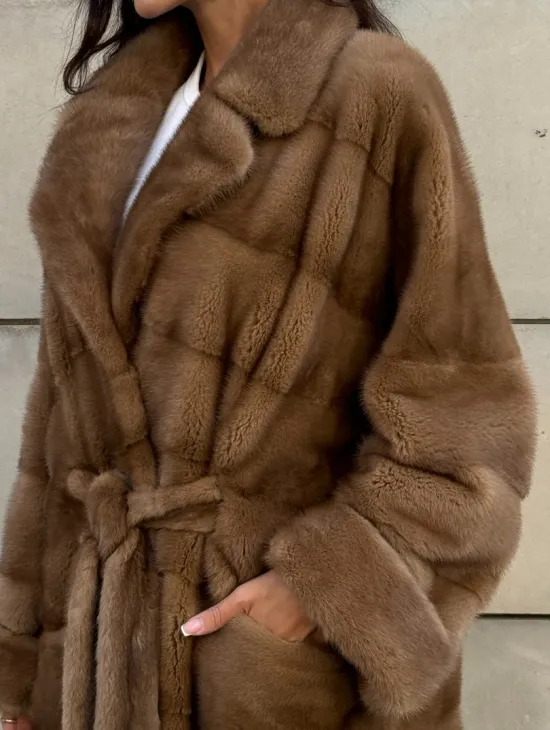 Шуба из меха аукционной норки Vintage Gold с меховым поясом - фото 2