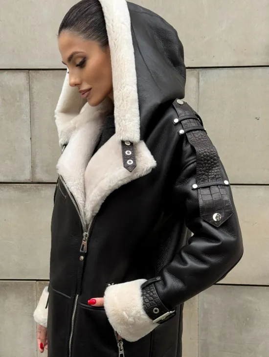 Черная удлиненная дубленка авиатор  с капюшоном на белой овчине - фото 7