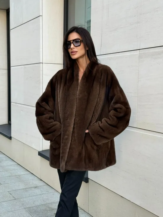 Стильная шубка из меха норки SAGA FURS  в цвете соболь - фото 8