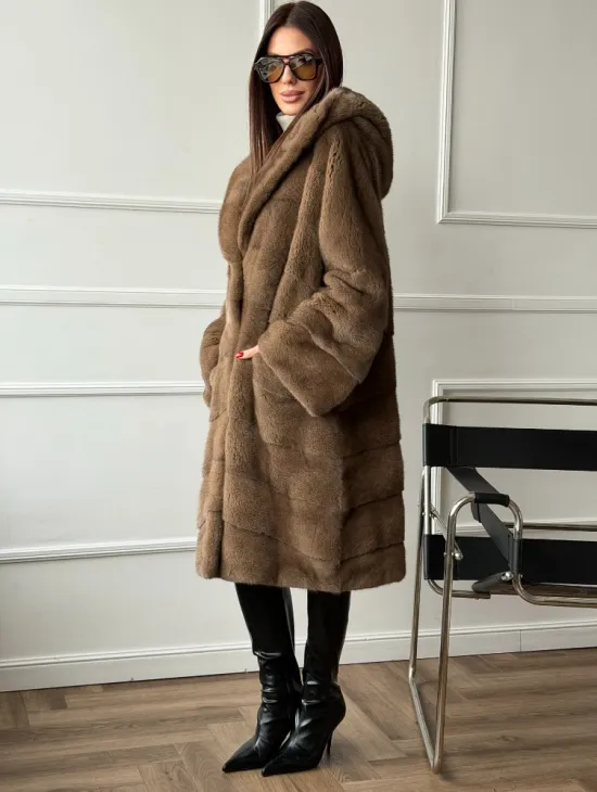 Шуба из меха премиальной плюшевой норки с капюшоном - фото 11