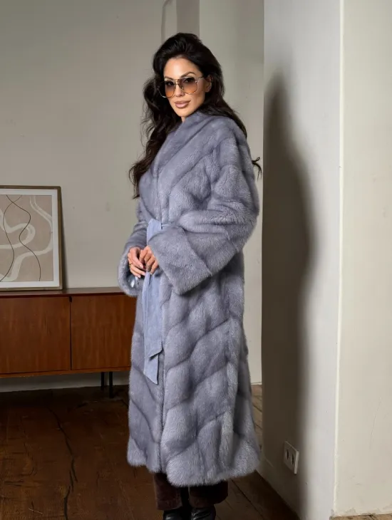 Модная женская шуба из меха норки с V-образным воротником - фото 7