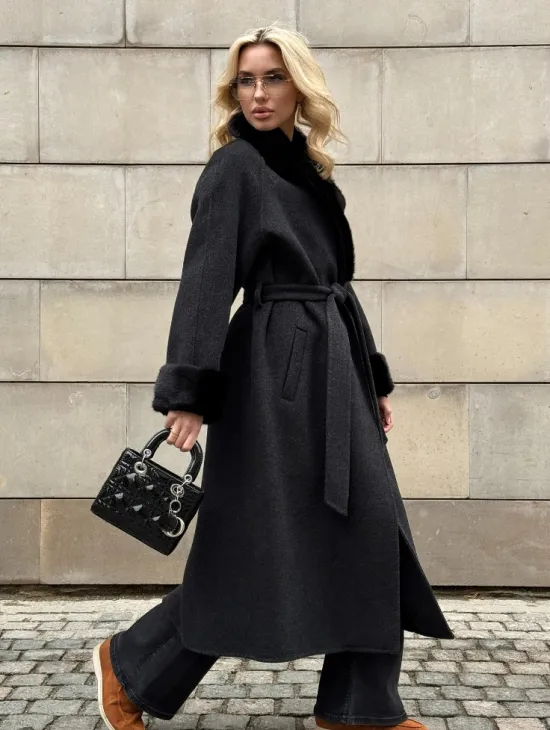 Женское демисезонное шерстяное пальто-халат с отделкой из меха норки - фото 10