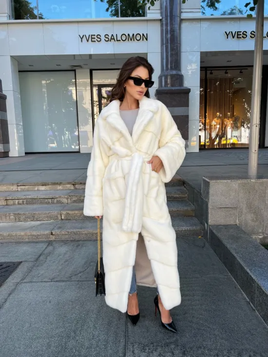 Белая норковая шуба с поясом - в аукционной норке - фото 2