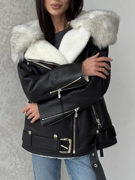 Черная куртка дубленка с капюшоном - фото 2