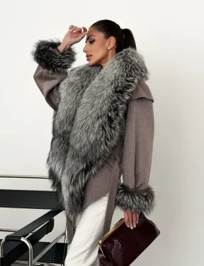 Полупальто с мехом чернобурки - фото 10