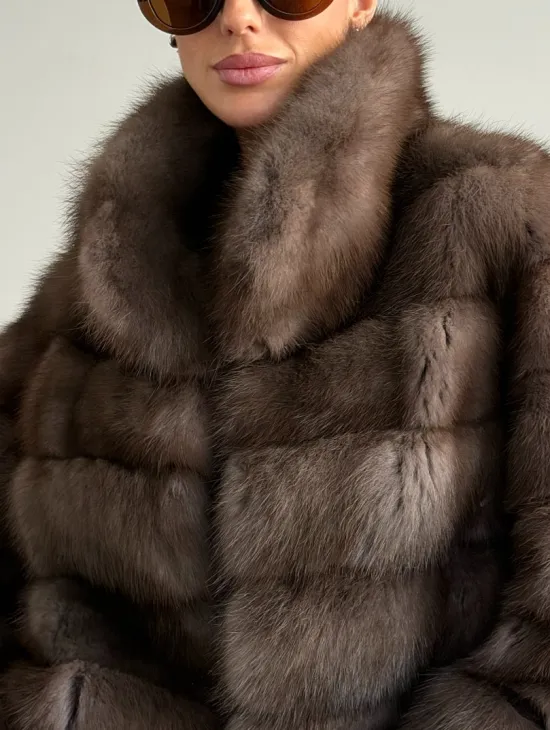 Короткая шуба из куницы - цвет трюфель - фото 1