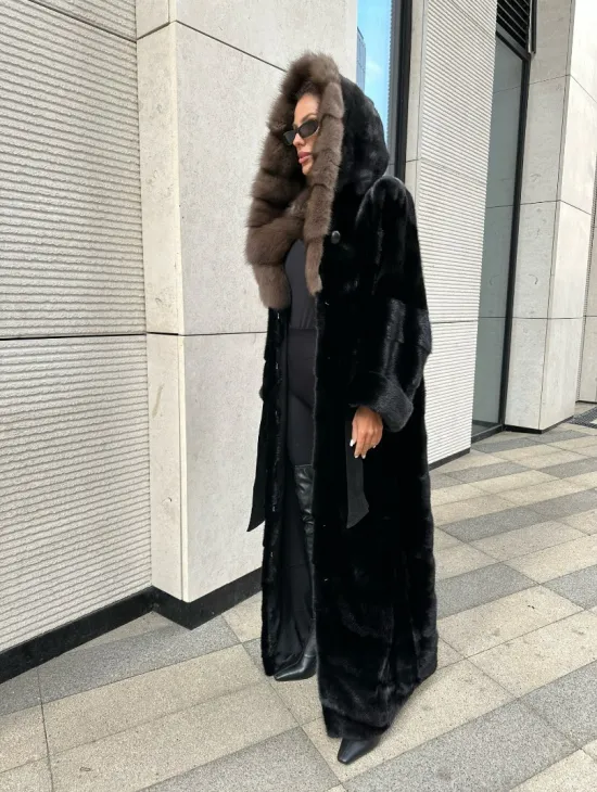 Роскошная шуба из финской норки с капюшоном из меха куницы - черный бриллиант - фото 5