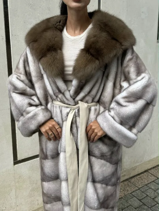 Шуба норковая с капюшоном из меха куницы - колотый лед - фото 4