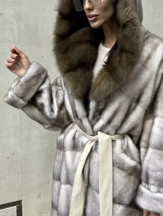 Шуба норковая с капюшоном из меха куницы - колотый лед - фото 5